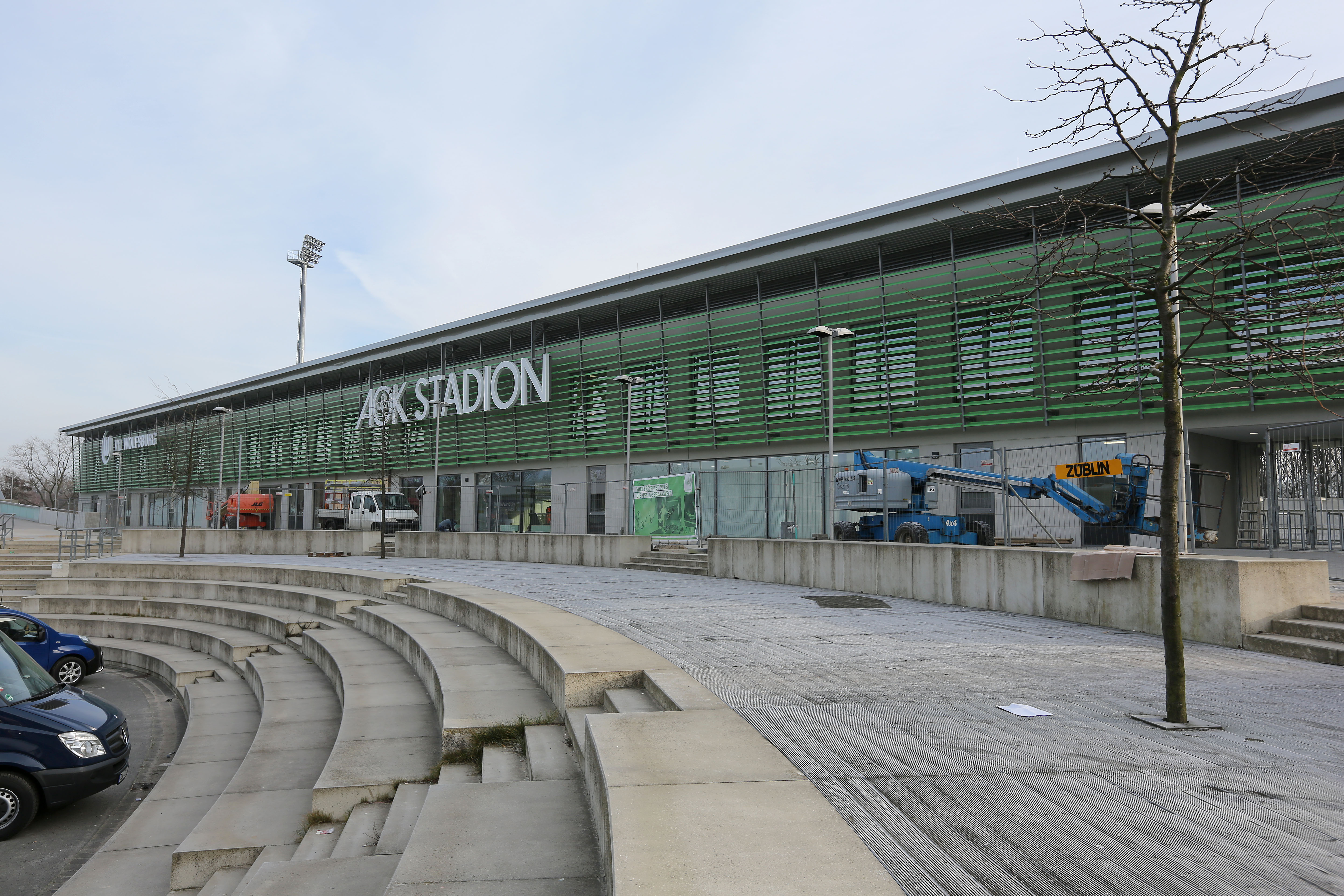 Außenansicht des AOK-Stadions in Wolfsburg